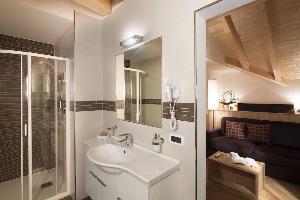 Hotel Comploj Wolkenstein in Gröden Zimmer foto